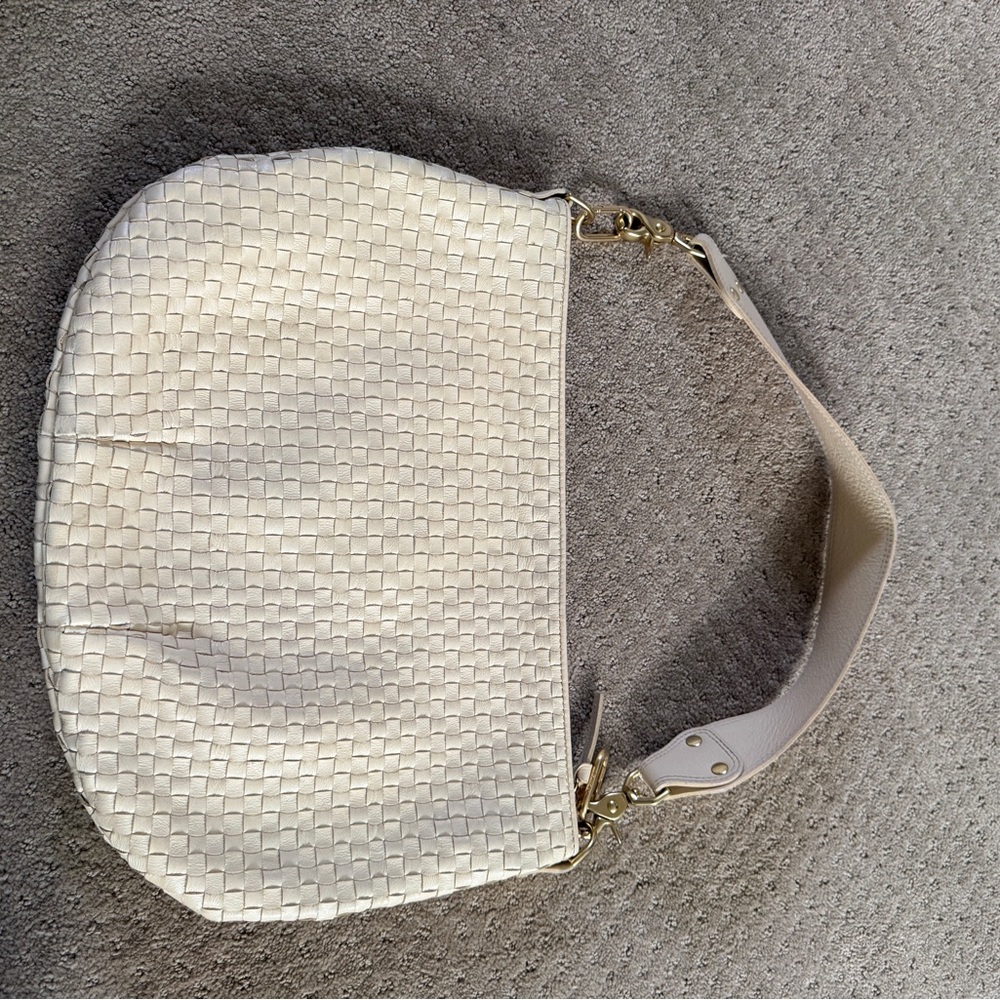 Chic Woven Shoulder Bag in Cream